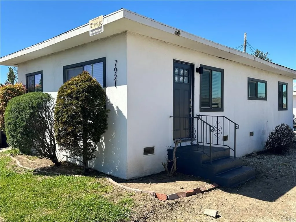 7921 Ronald Dr, Huntington Beach, CA 92647